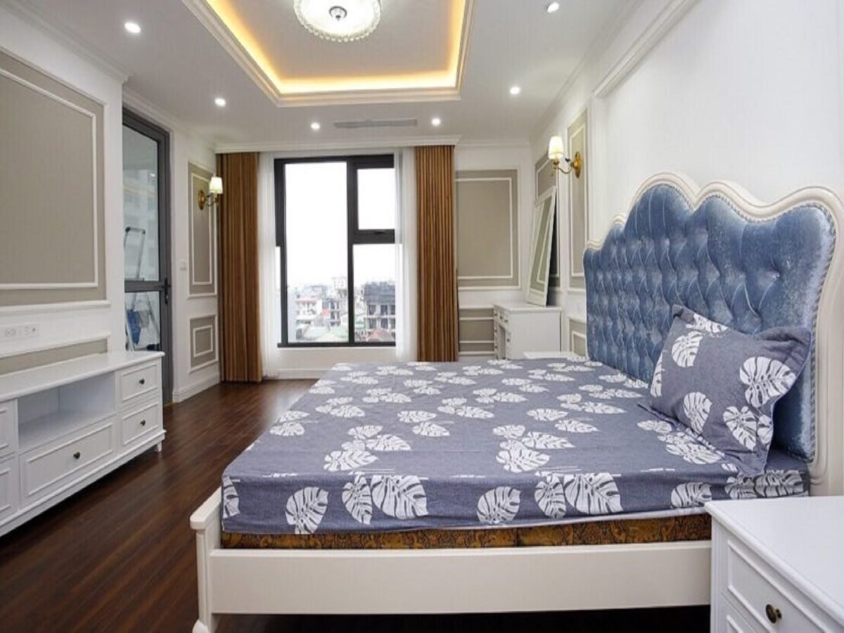 Gorgeous Royal stylish D'. Le Roi Soleil apartment for rent in 59 Xuan Dieu, Quang An (10)