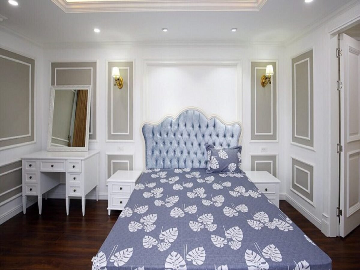 Gorgeous Royal stylish D'. Le Roi Soleil apartment for rent in 59 Xuan Dieu, Quang An (7)
