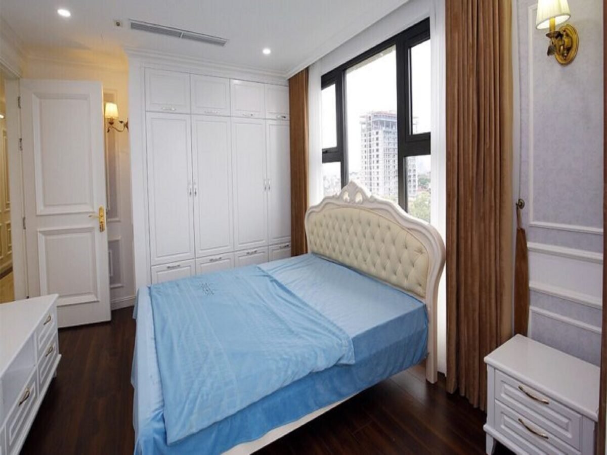 Gorgeous Royal stylish D'. Le Roi Soleil apartment for rent in 59 Xuan Dieu, Quang An (9)