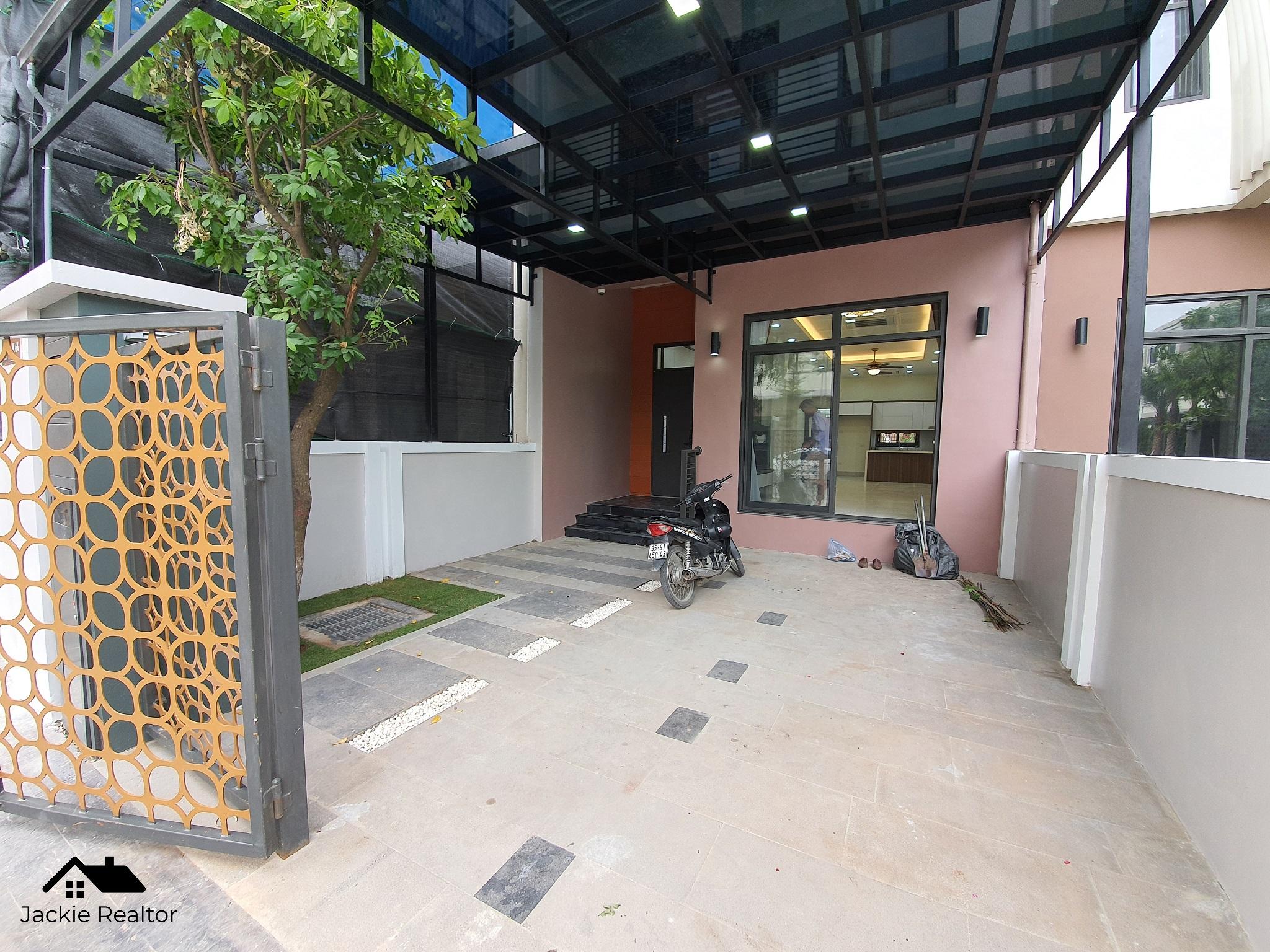 Townhouses and villas for rent in Starlake Tay Ho Tay (58)