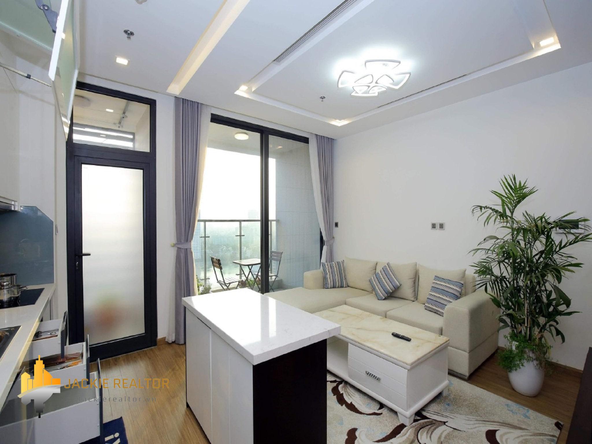 Wonderful apartment in M1 Vinhomes Metropolis 29 Lieu Giai with lake view for rent (1)
