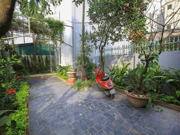 Cheap price garden houses for rent in West Lake, Tay Ho, Hanoi (2)