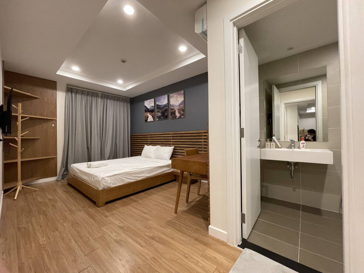 Enchanting 3-bedroom apartment for rent in Centro Tower, Kosmo Tay Ho, Xuan La, Hanoi (11)