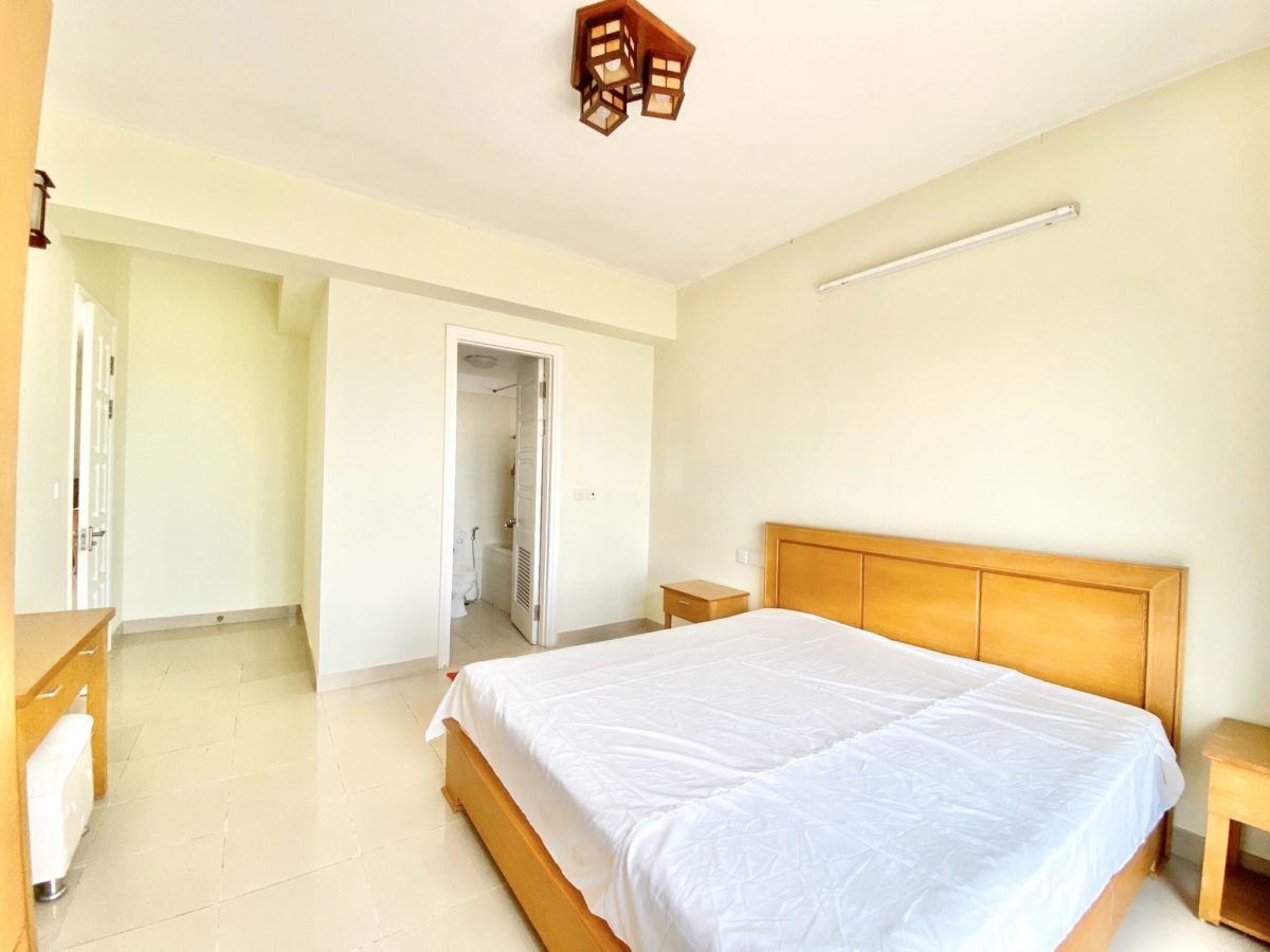 Bright And Airy Apartment For Rent In E4 Building, Ciputra Hanoi (4)