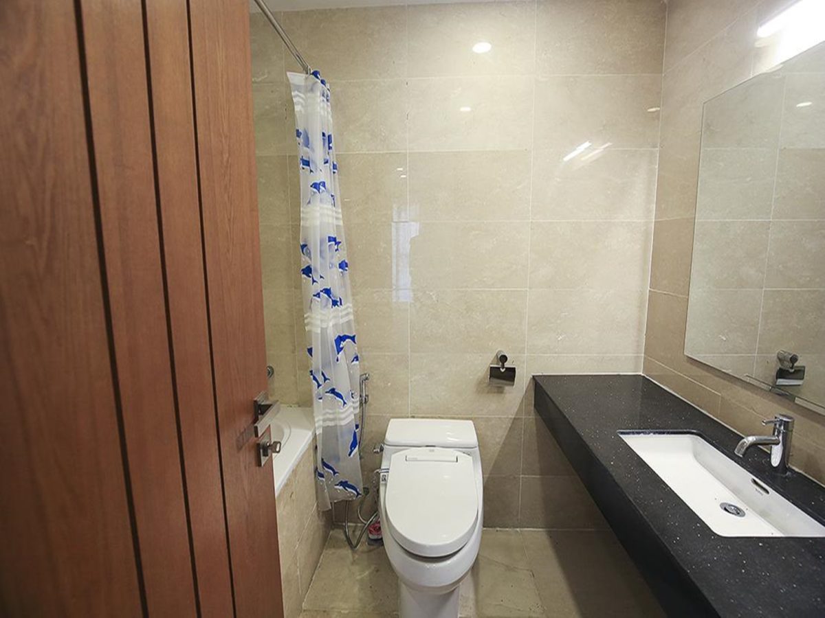 Cheap spacious apartment for rent in L2 Building, The Link Ciputra Hanoi, near golf course! (10)