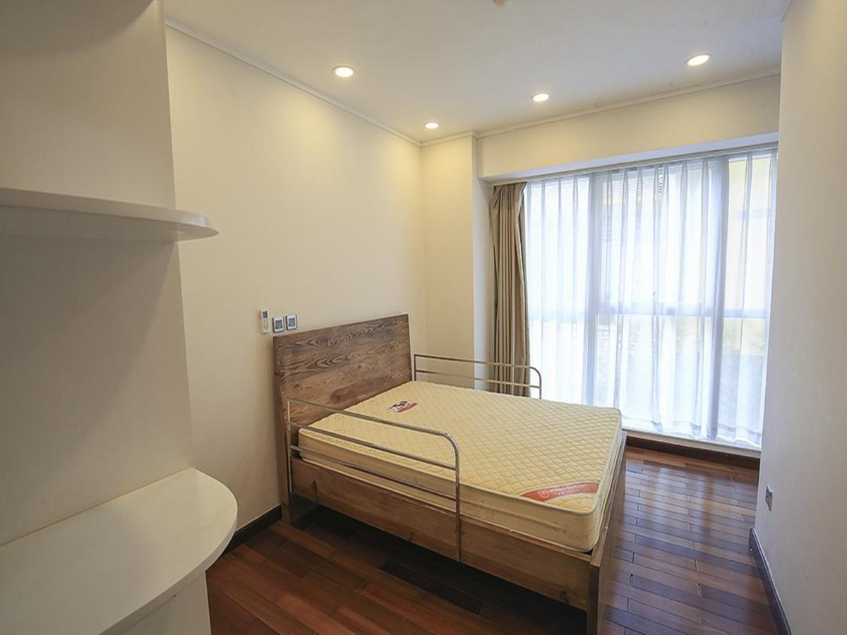 Cheap spacious apartment for rent in L2 Building, The Link Ciputra Hanoi, near golf course! (11)