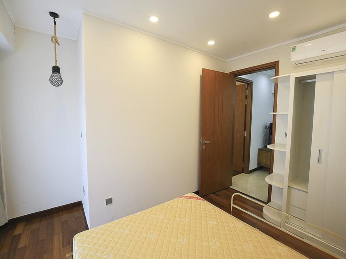 Cheap spacious apartment for rent in L2 Building, The Link Ciputra Hanoi, near golf course! (12)