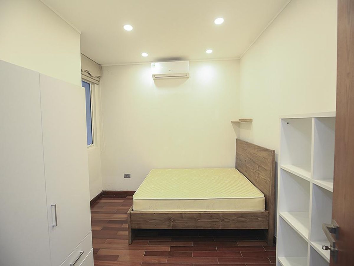 Cheap spacious apartment for rent in L2 Building, The Link Ciputra Hanoi, near golf course! (13)