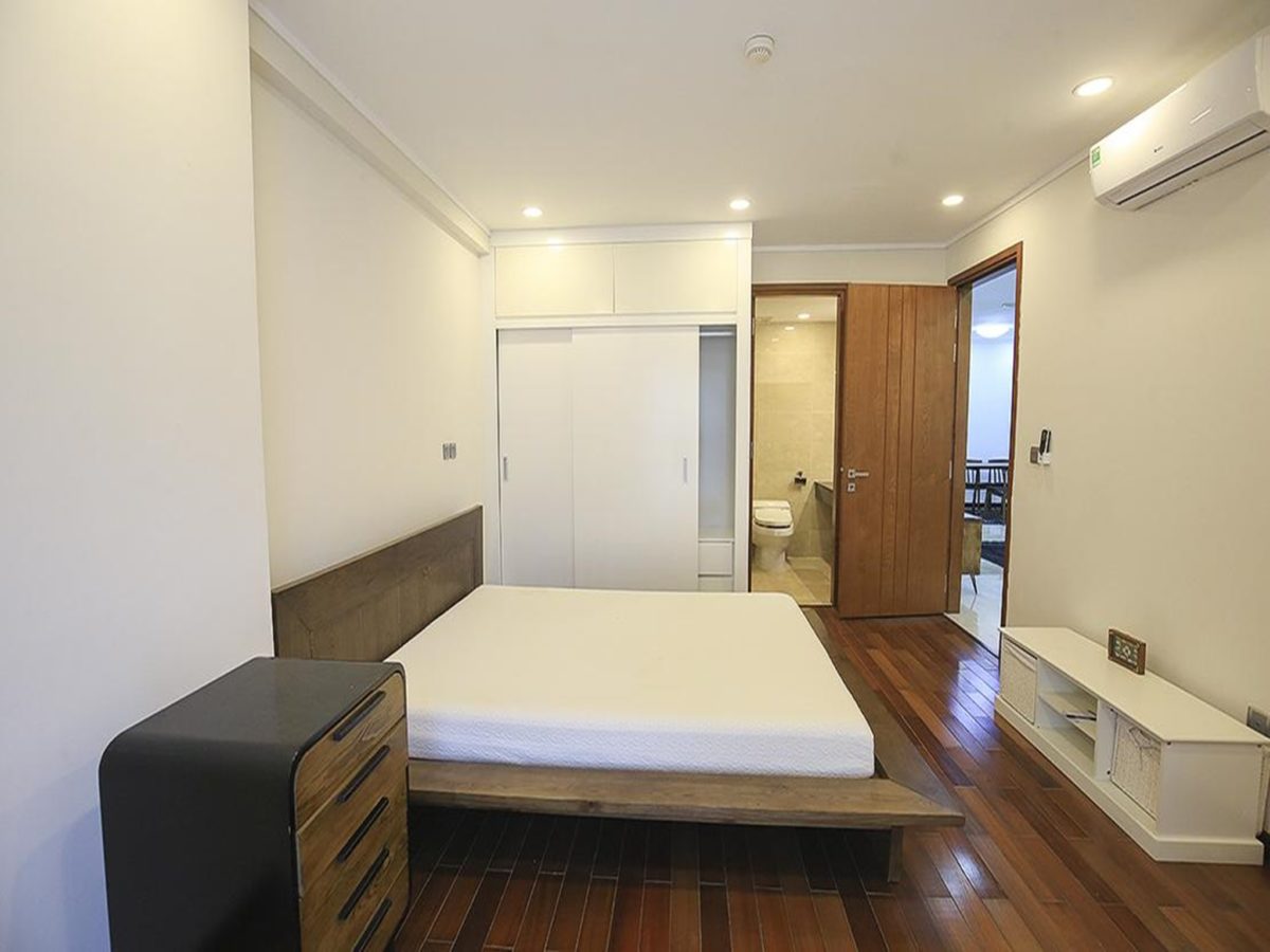 Cheap spacious apartment for rent in L2 Building, The Link Ciputra Hanoi, near golf course! (8)