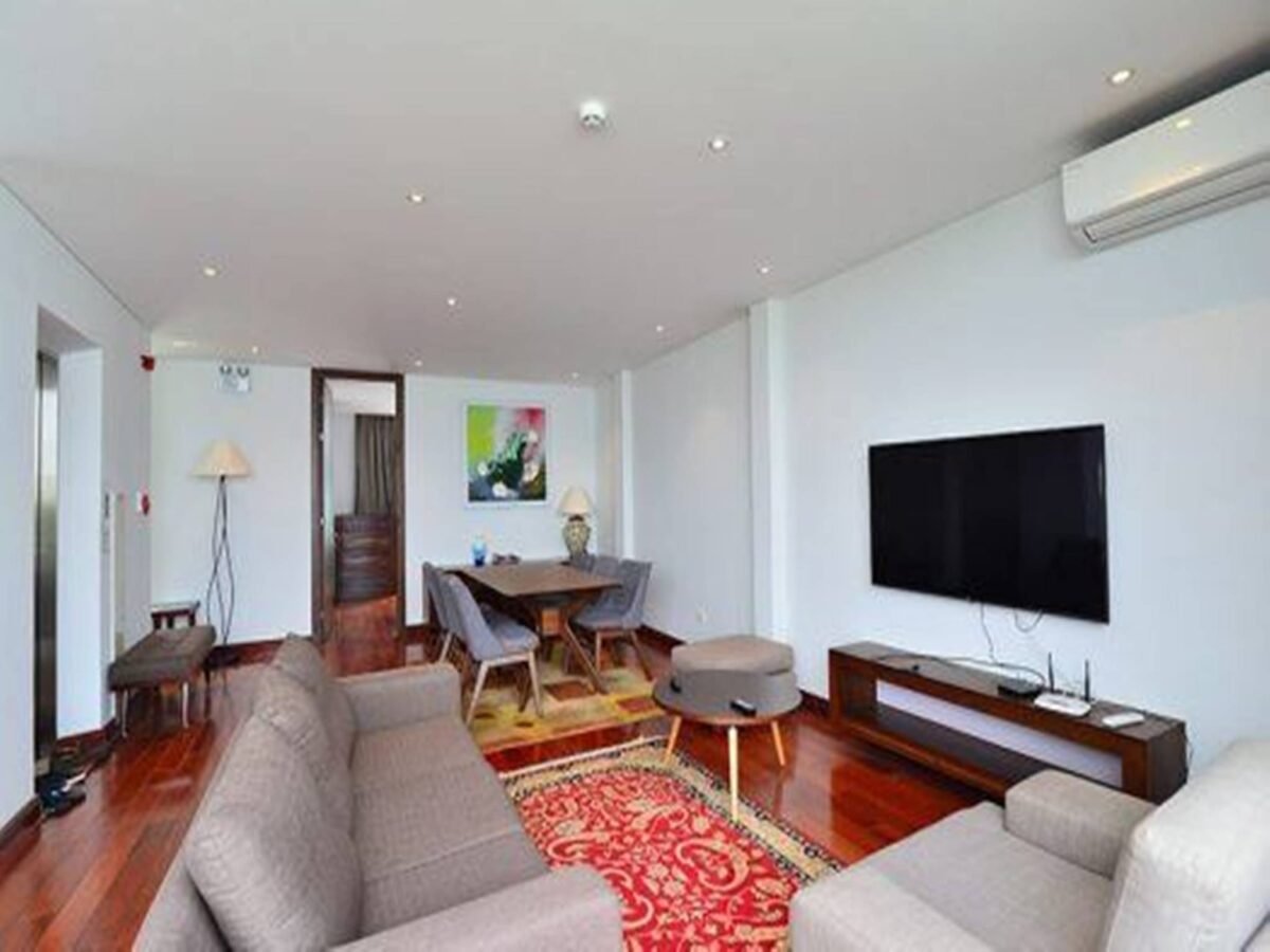 Beautiful lake view apartment for rent in Tay Ho Westlake with full services (10)