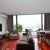 Beautiful lake view apartment for rent in Tay Ho Westlake with full services (11)