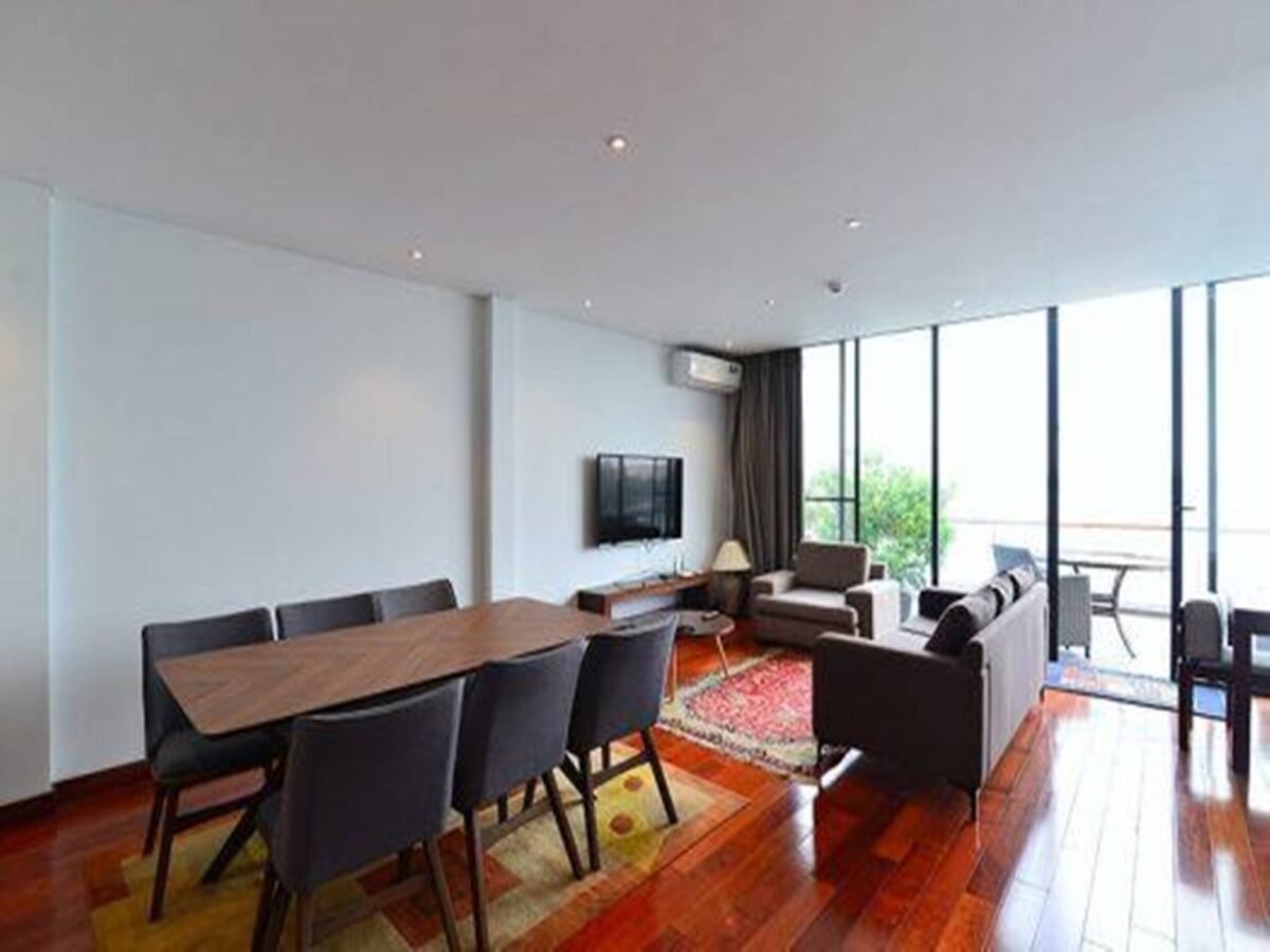 Beautiful lake view apartment for rent in Tay Ho Westlake with full services (14)