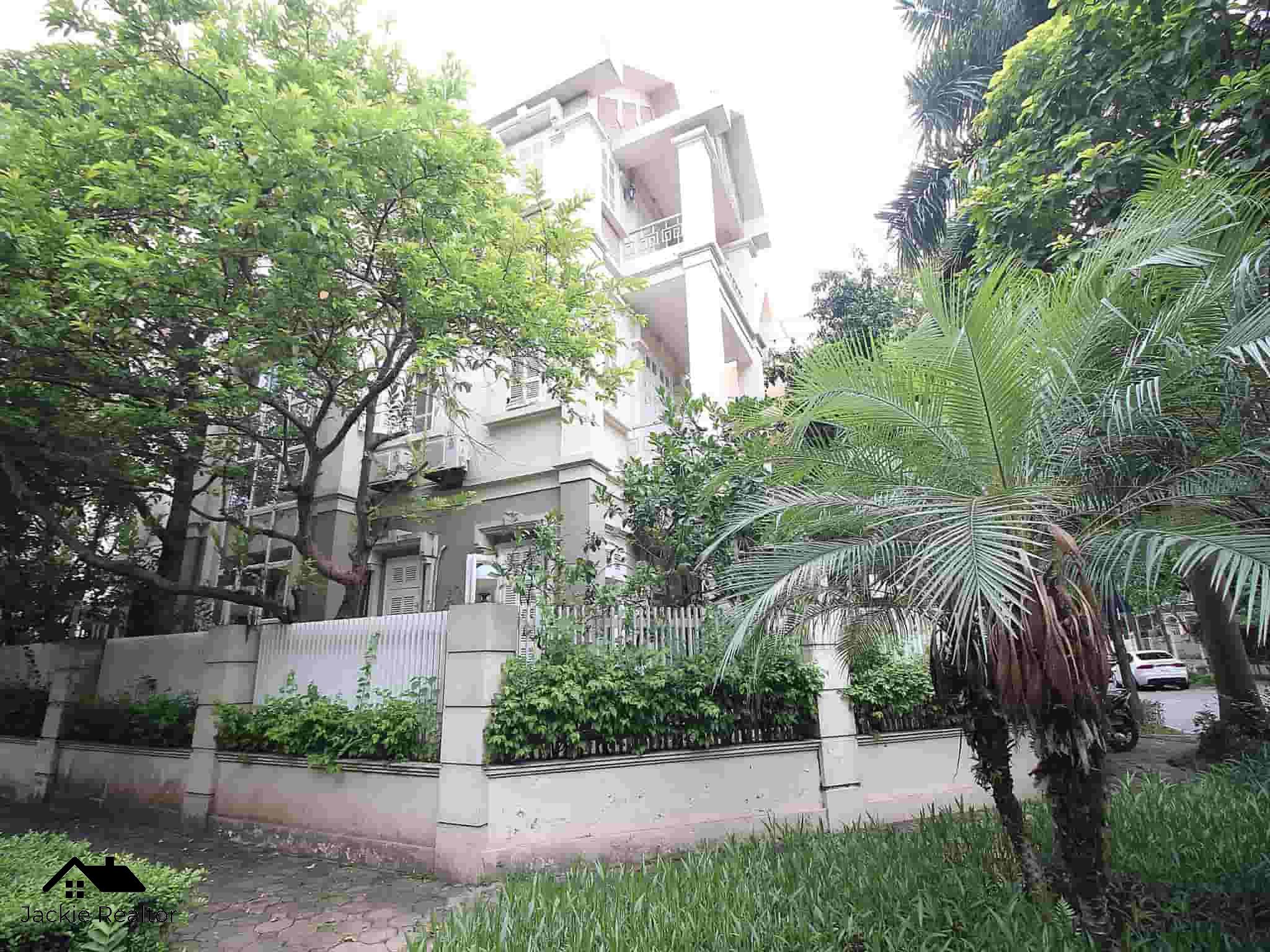 Big unfurnished villa for rent in T Block, Ciputra Hanoi (11)