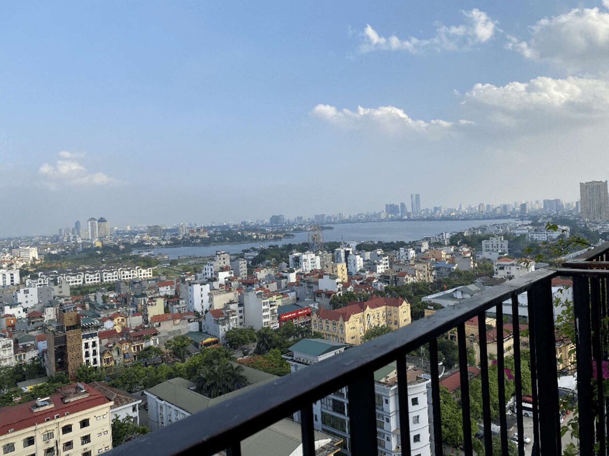 Lake view Luxury penthouse in PentStudio West Lake for rent (10)