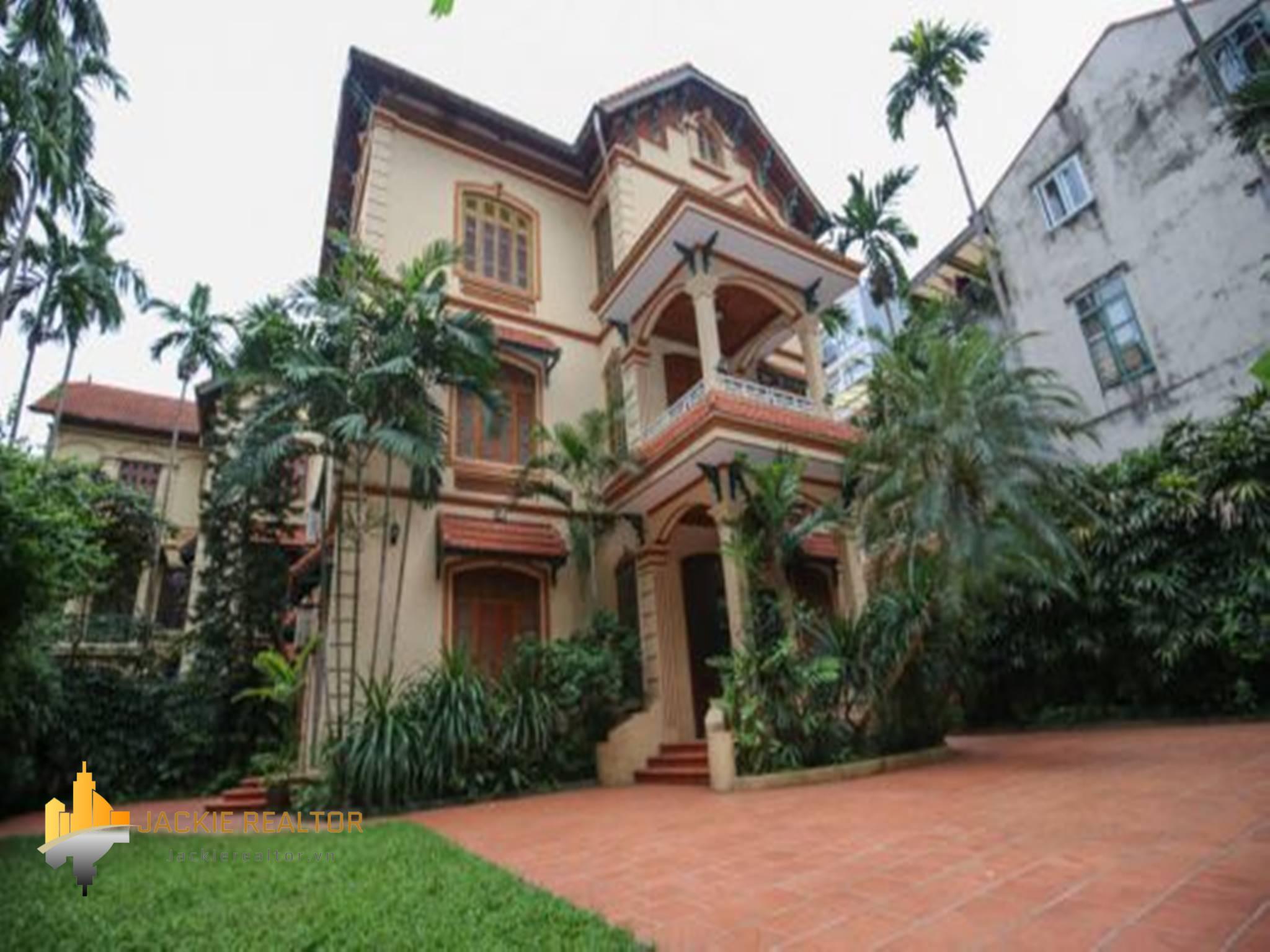 Large garden villa for rent at Tay Ho Westlake (1)