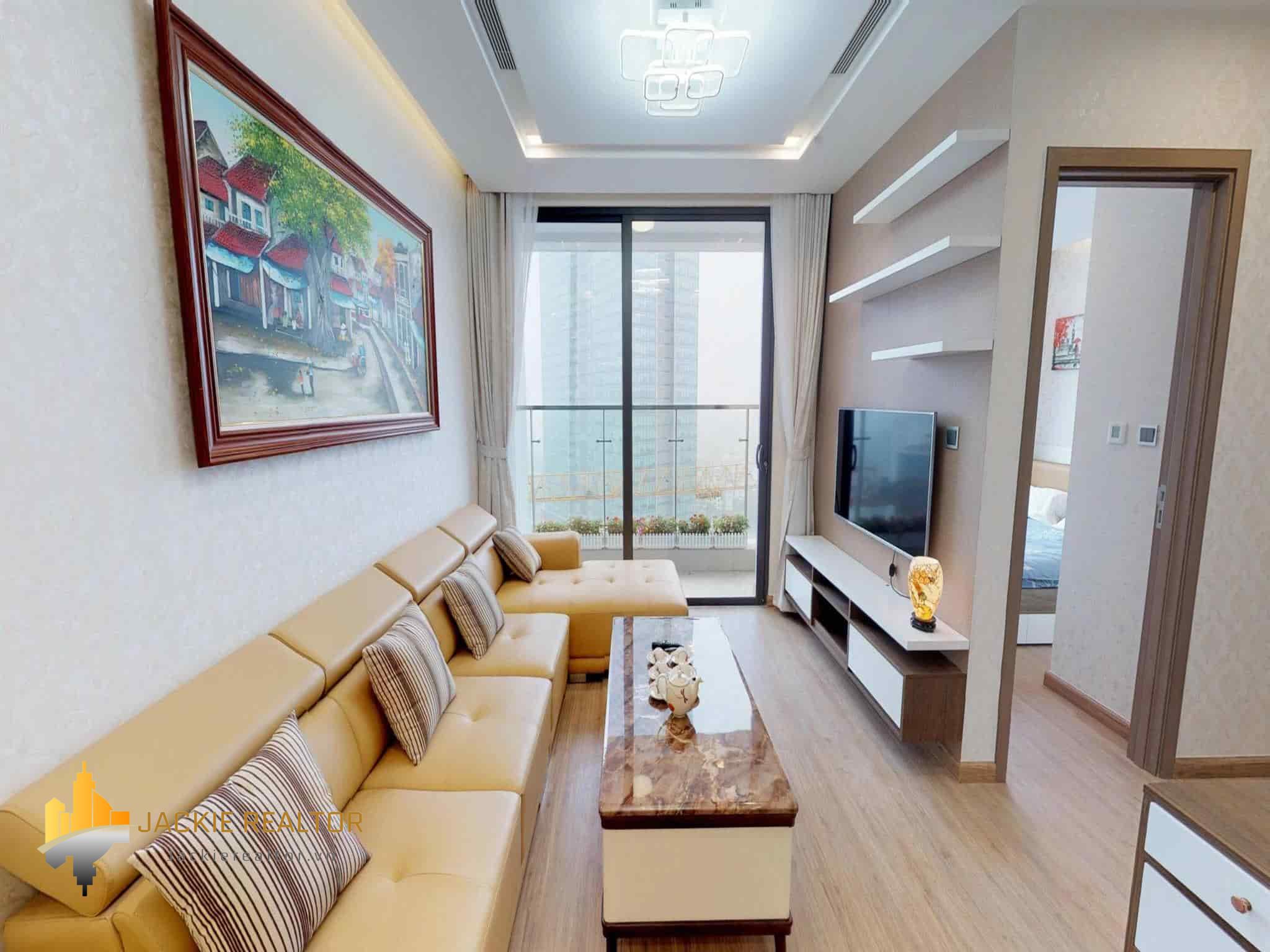 Light-filled apartment for rent in Vinhomes Metropolis (1)