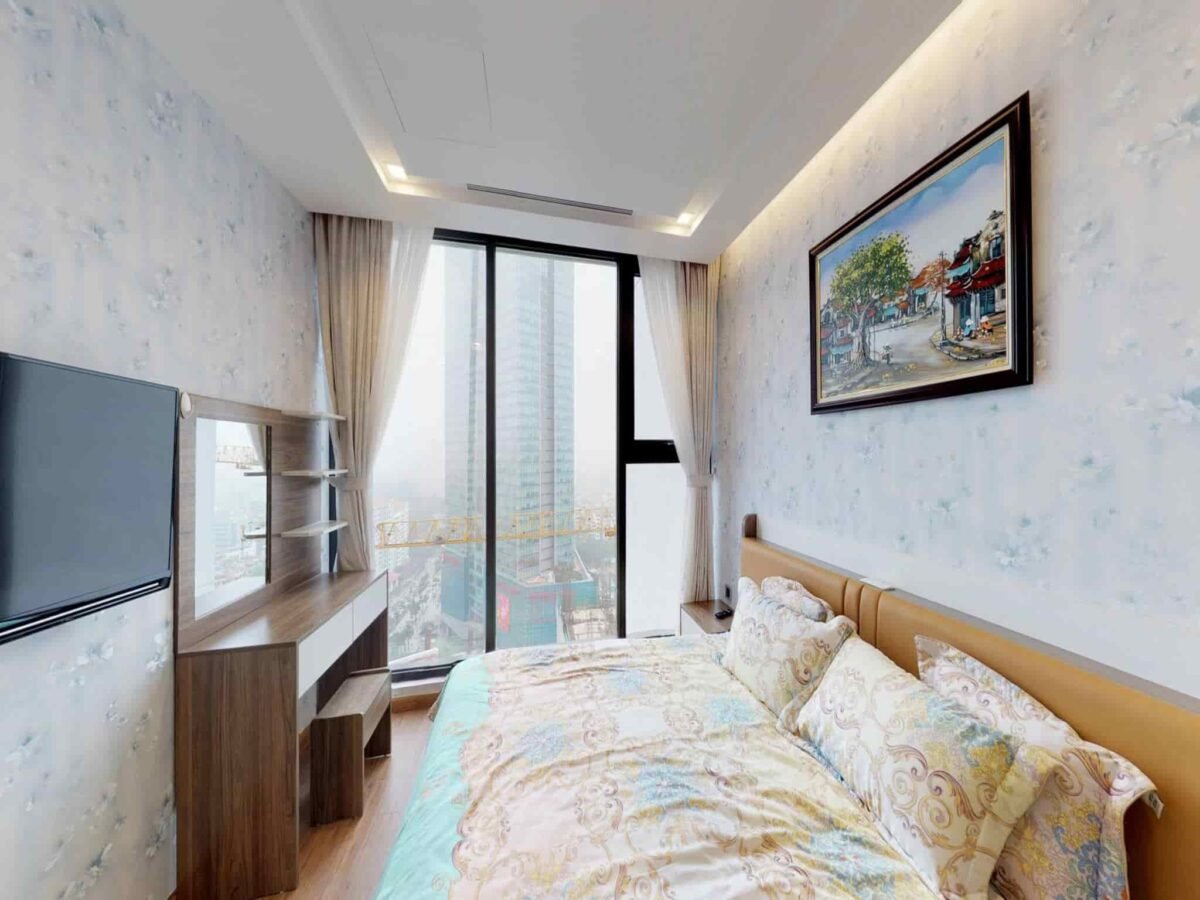 Light-filled apartment for rent in Vinhomes Metropolis (9)