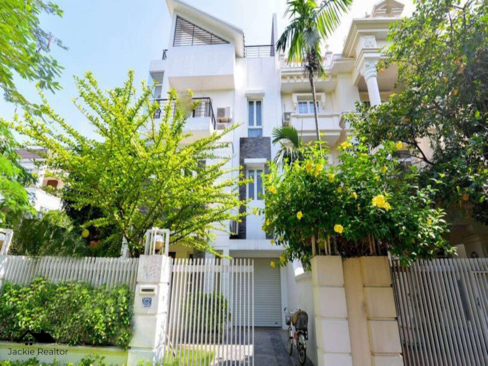 Nice rooftop pool villa in Ciputra for rent in T Block (12)