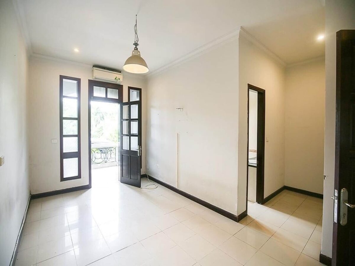 Pretty villa without furniture for rent in Ciputra (13)