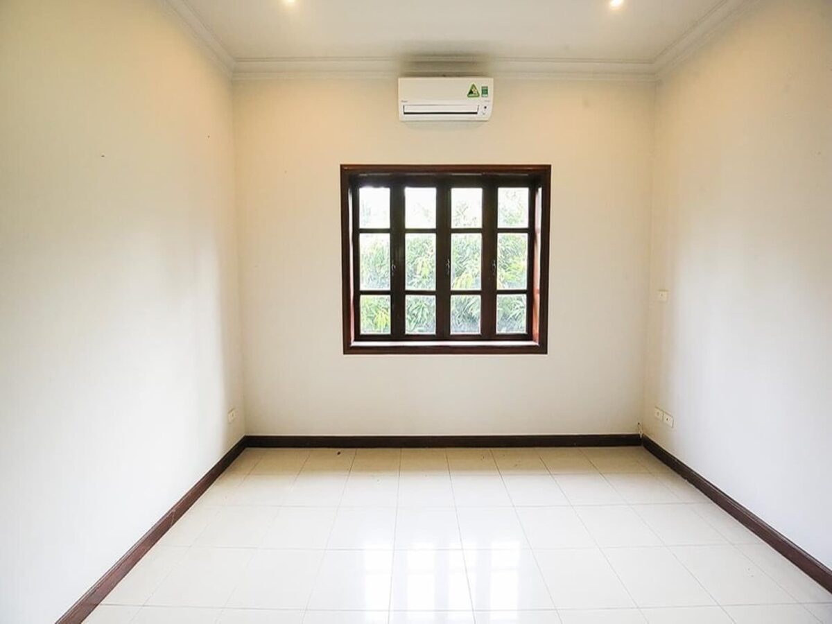 Pretty villa without furniture for rent in Ciputra (20)