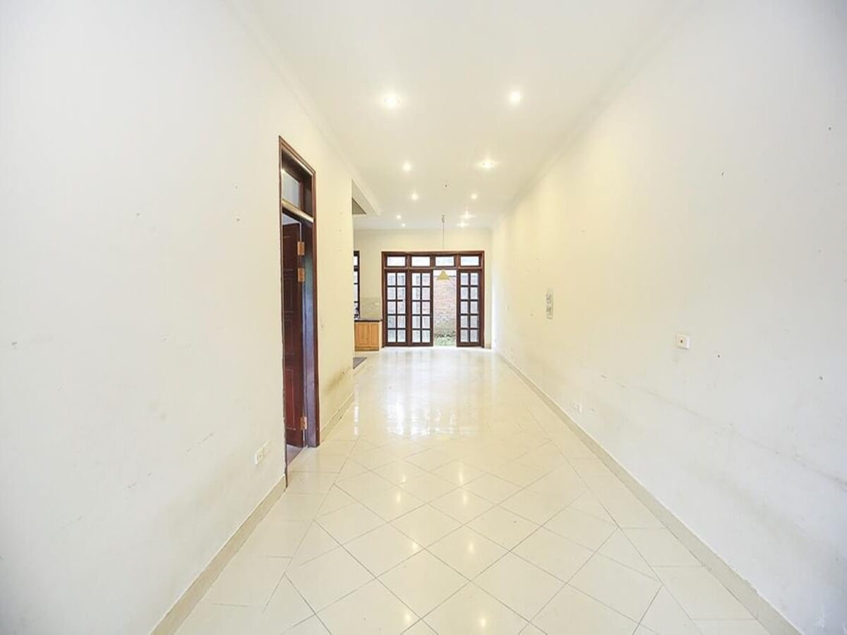 Pretty villa without furniture for rent in Ciputra (6)