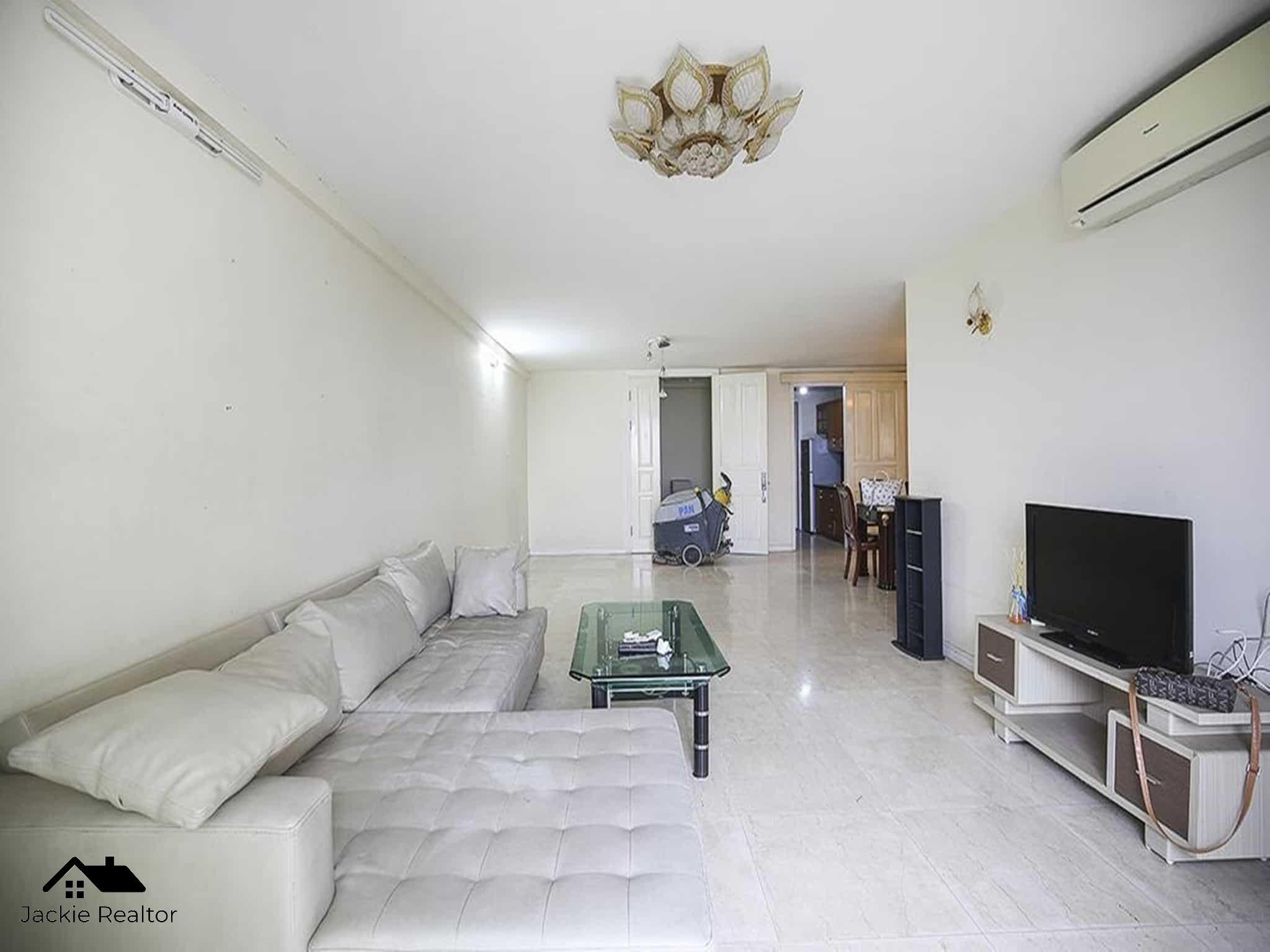 Super cheap 182 m2 apartment for rent in Ciputra (4)