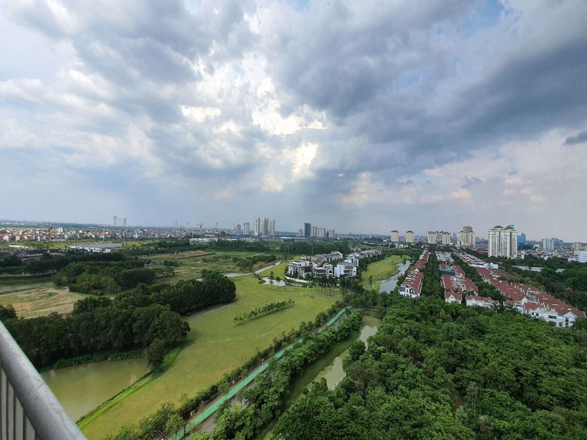 Very large golf view apartment for rent in Ciputra (18)