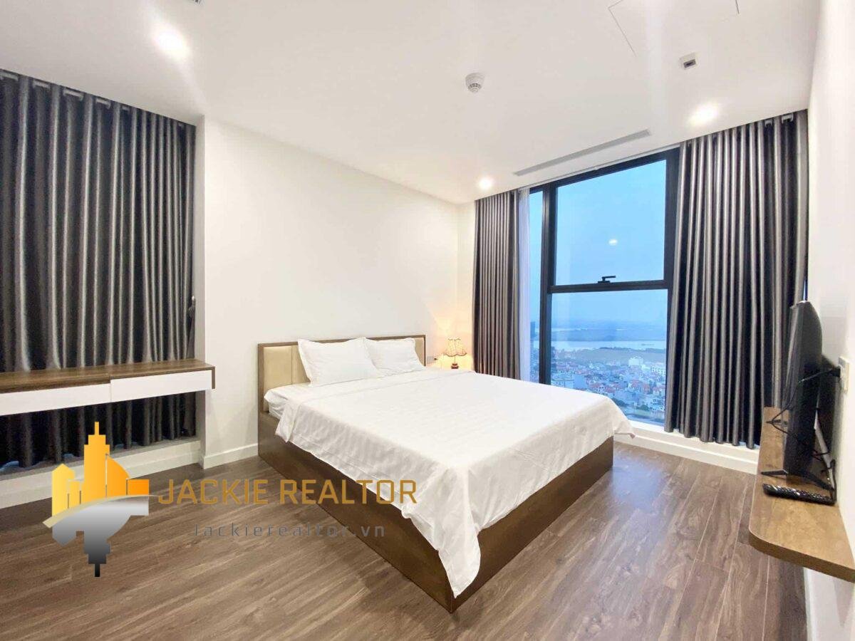 #1 Great Red river view apartment in Sunshine City for rent (10)