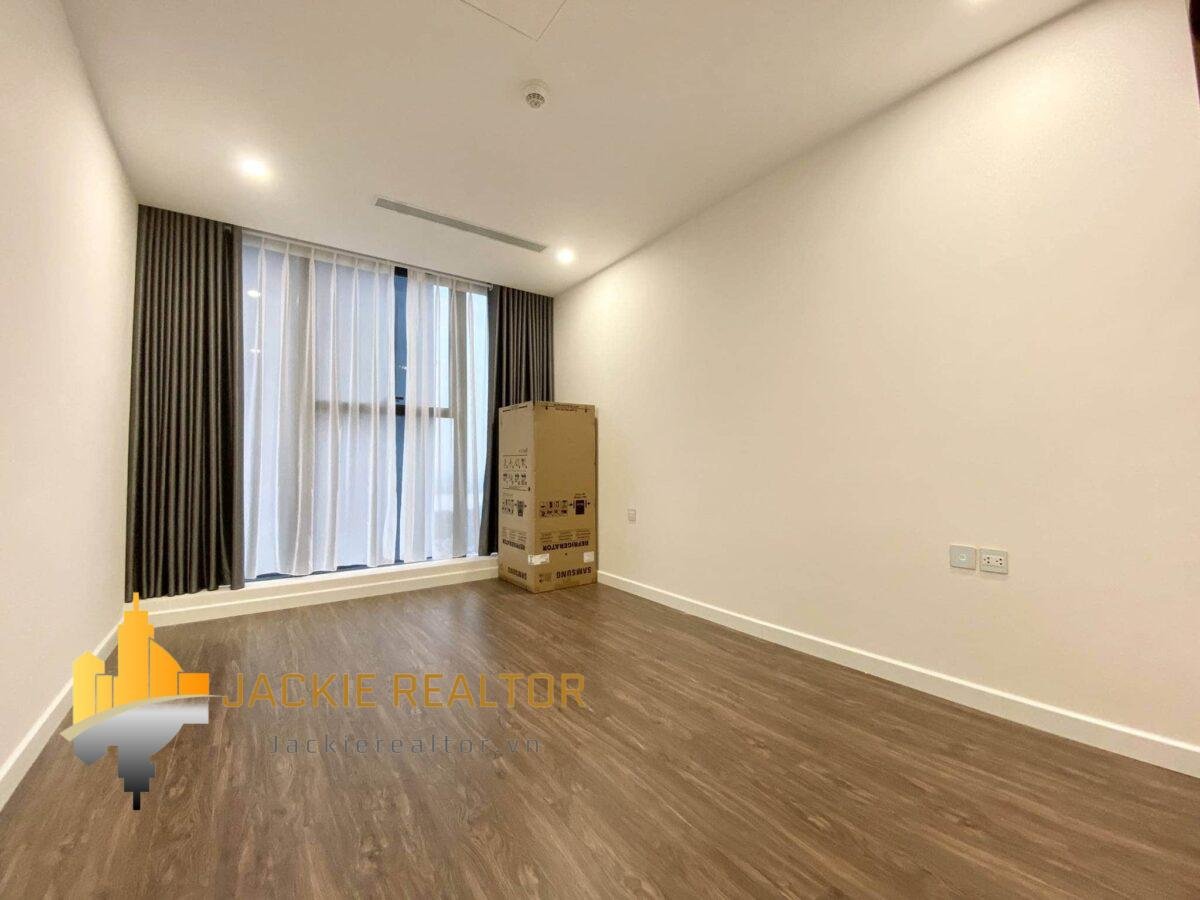#1 Great Red river view apartment in Sunshine City for rent (11)