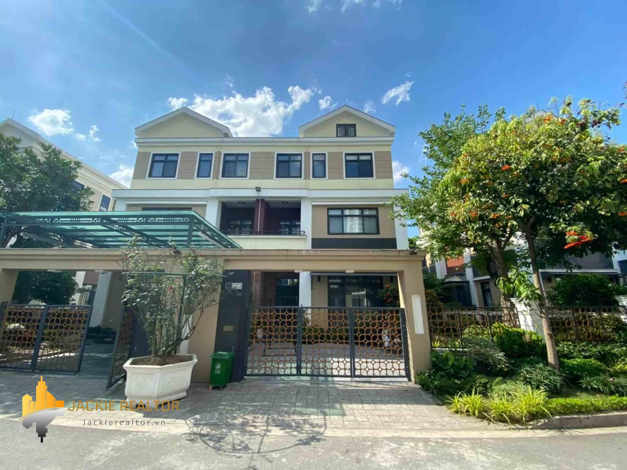 Amazing semi-detached villa for rent in Starlake Tay Ho Tay (1)