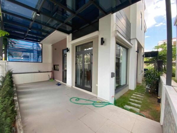 Amazing semi-detached villa for rent in Starlake Tay Ho Tay (2)
