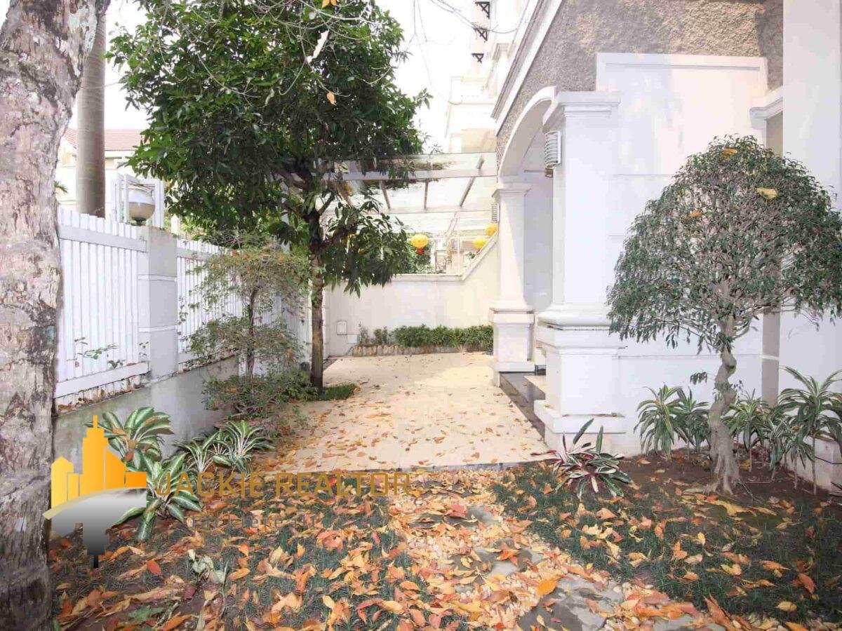 Big Ciputra villa for rent near UNIS, SIS & Hanoi Academy (3)