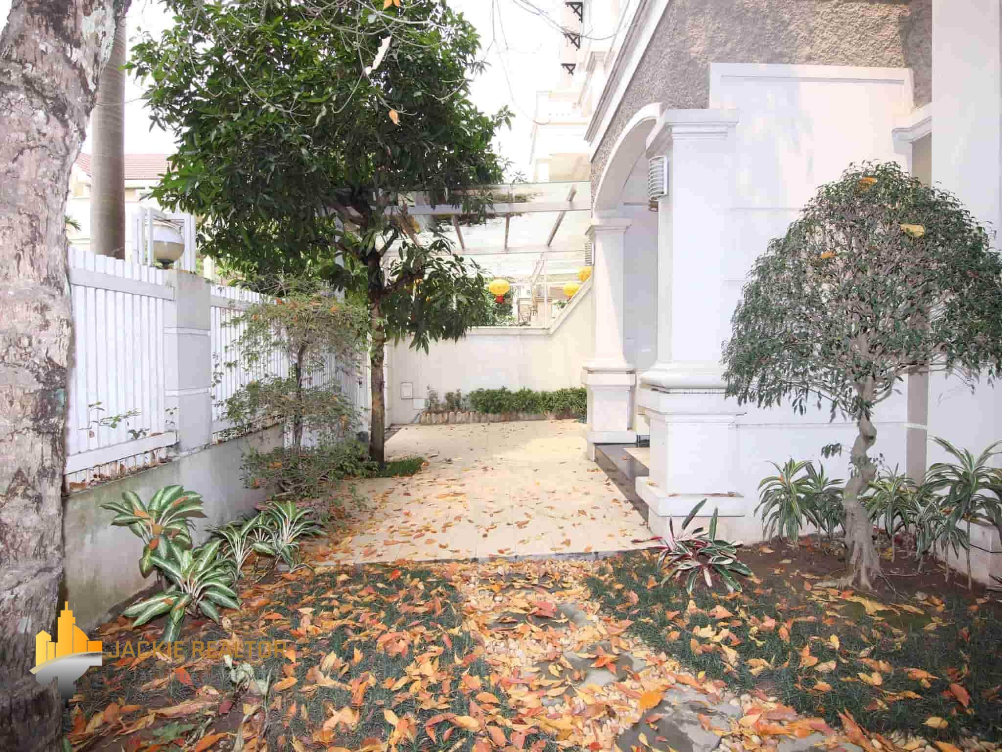 Big Ciputra villa for rent near UNIS, SIS & Hanoi Academy (3)