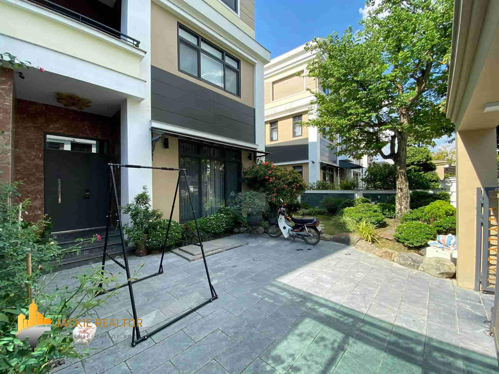 Classical style Starlake villa for rent (1)