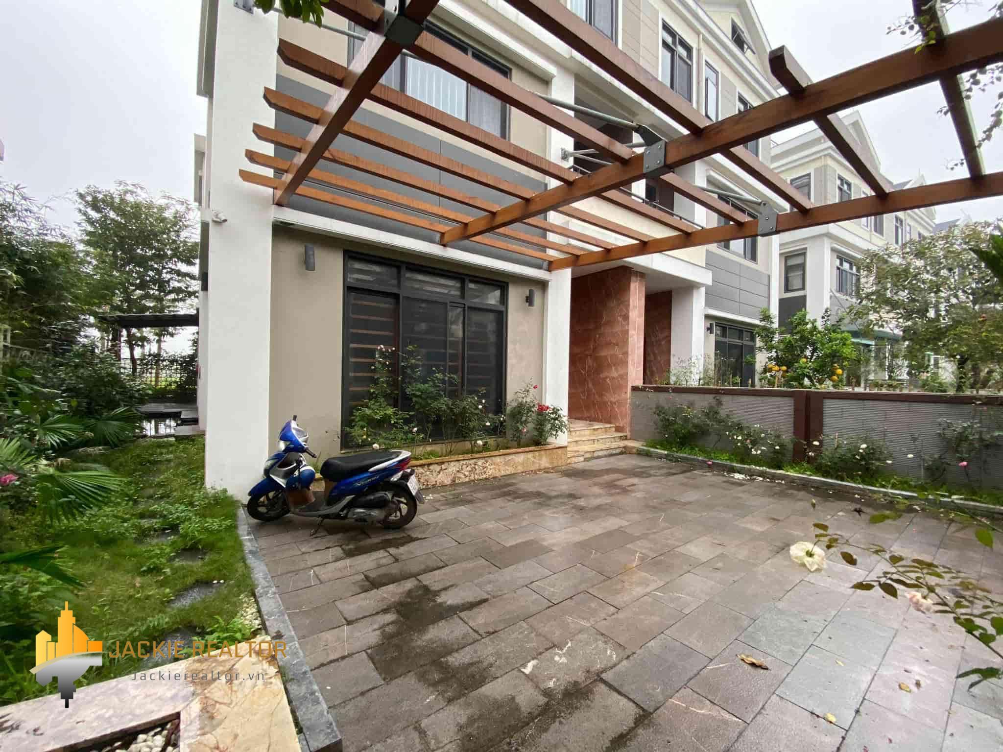 Luxurious villa for rent in Starlake Hanoi (2)