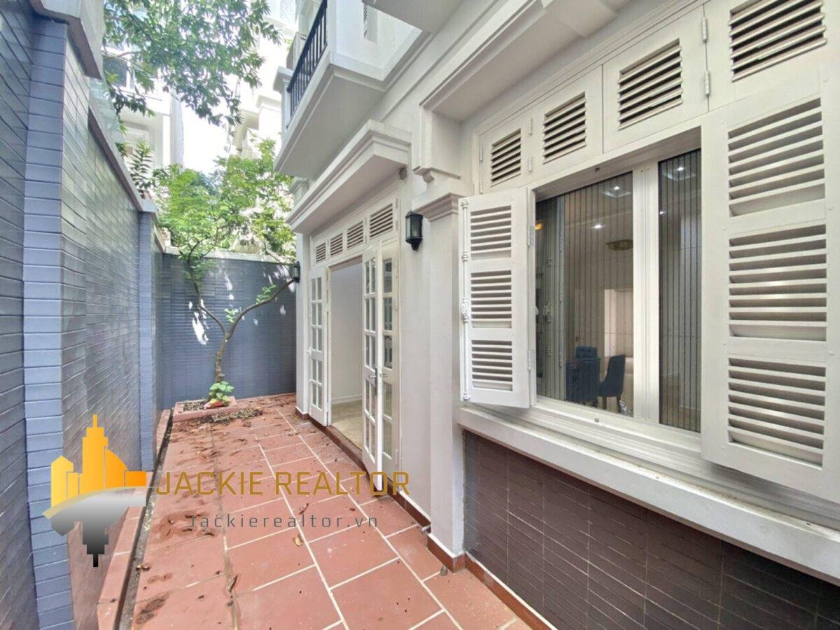 Renovated villa for rent in Ciputra with 100% new furniture (20)