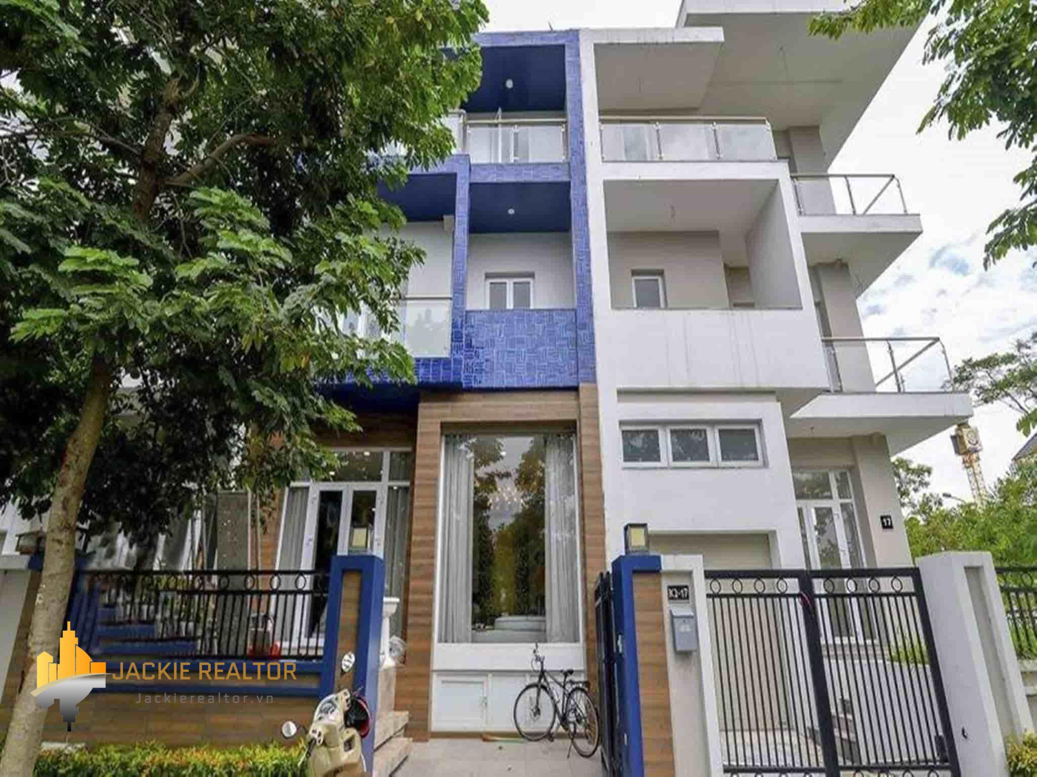 Stylish villa in K Block, Ciputra for rent (3)