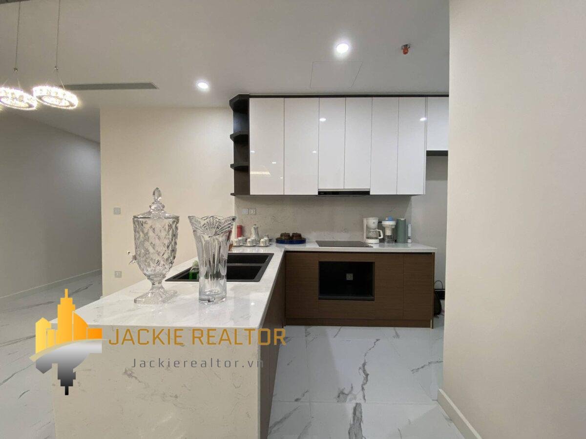 Super cheap 2-bedroom apartment for rent in Sunshine City (9)
