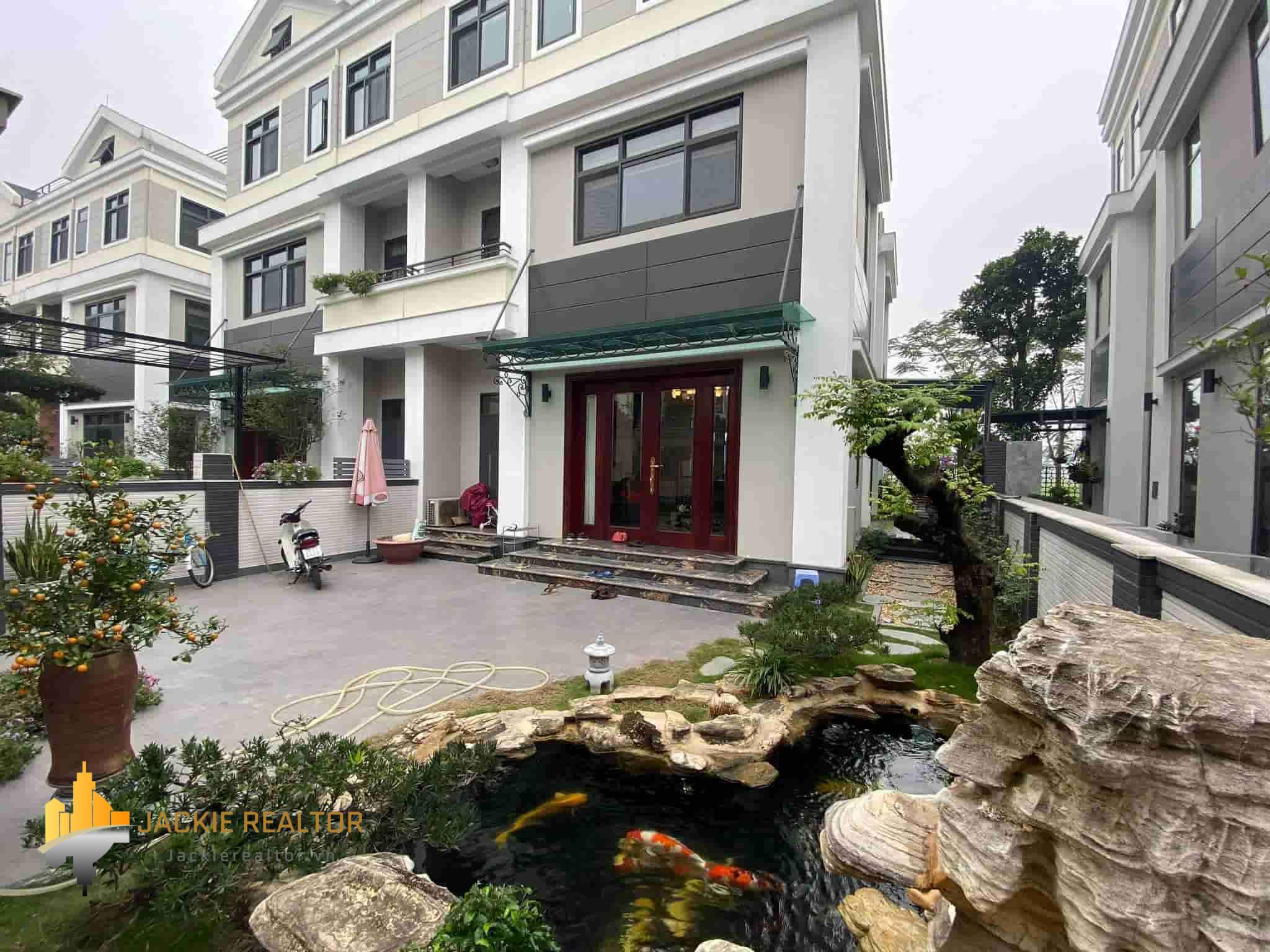 Super nice semi-detached villa for rent in Starlake - 3700$ (1)