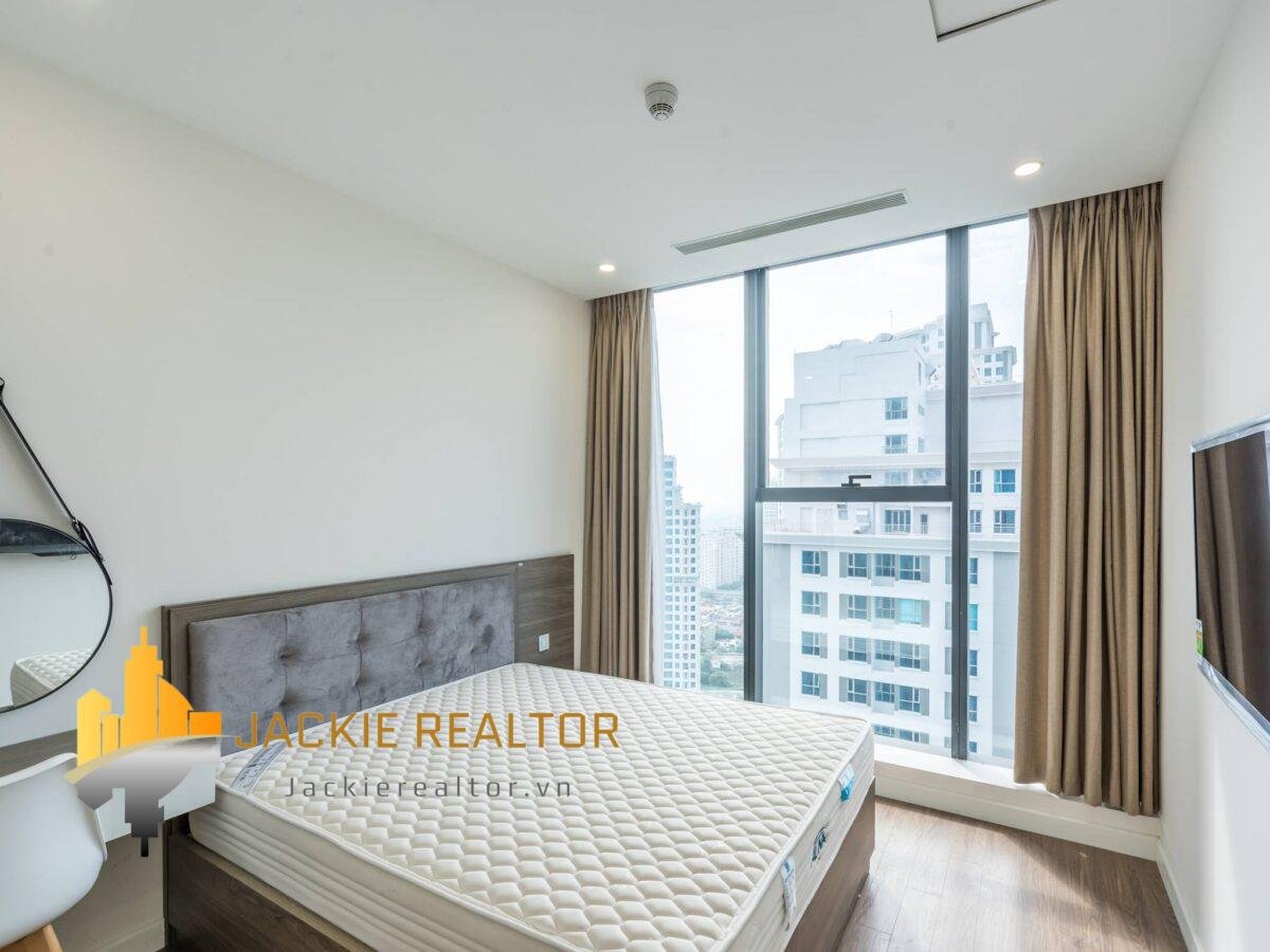 Big modern 3BRs Sunshine City apartment for rent overlooking Red River view (1)