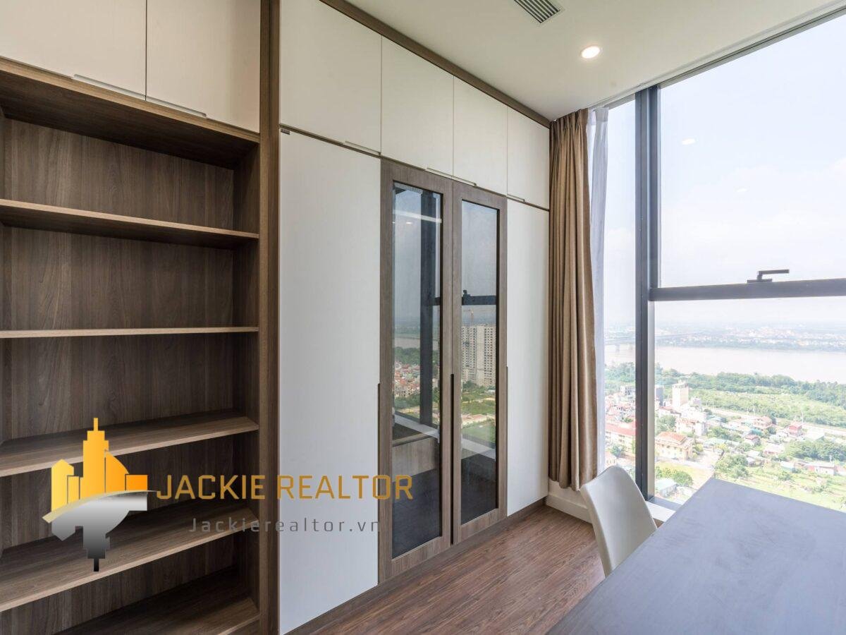 Big modern 3BRs Sunshine City apartment for rent overlooking Red River view (10)