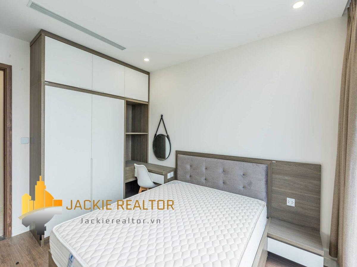 Big modern 3BRs Sunshine City apartment for rent overlooking Red River view (2)