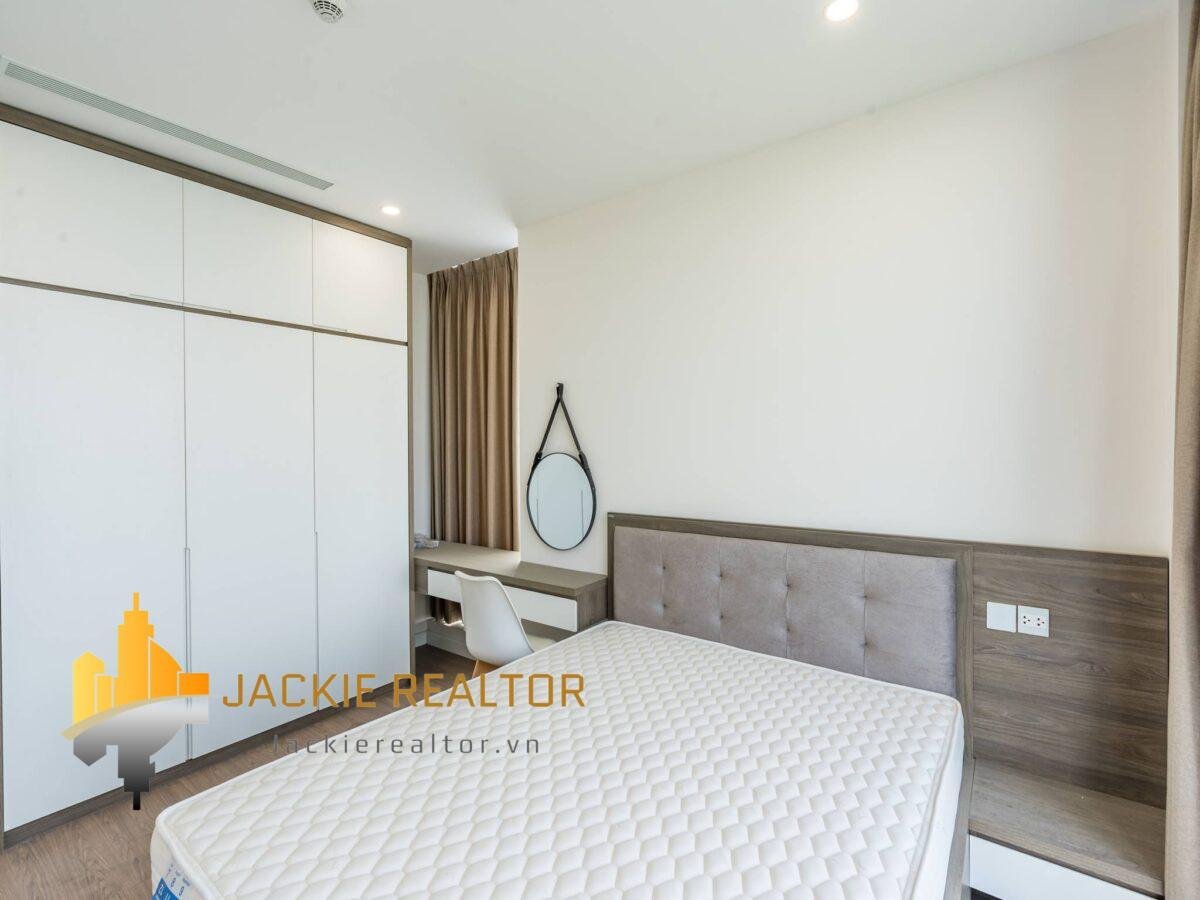 Big modern 3BRs Sunshine City apartment for rent overlooking Red River view (4)