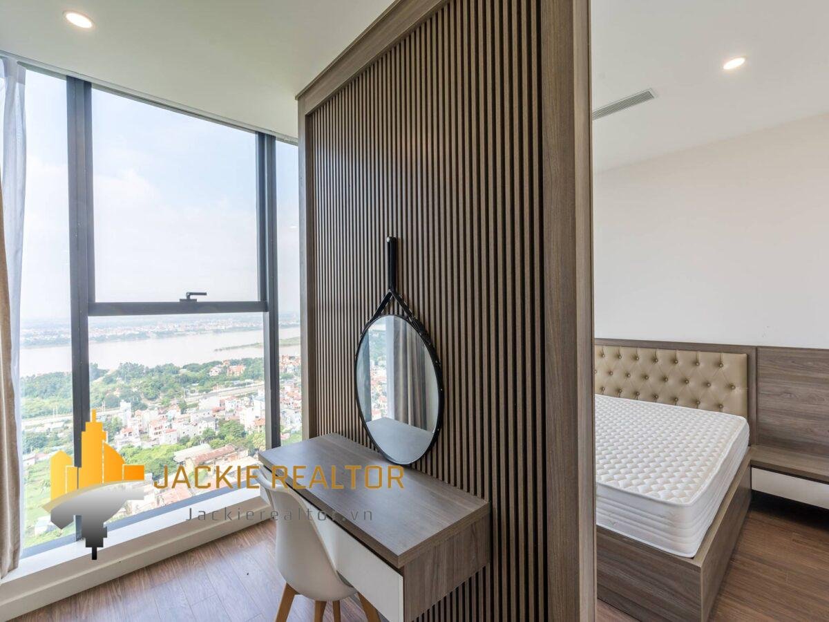 Big modern 3BRs Sunshine City apartment for rent overlooking Red River view (5)
