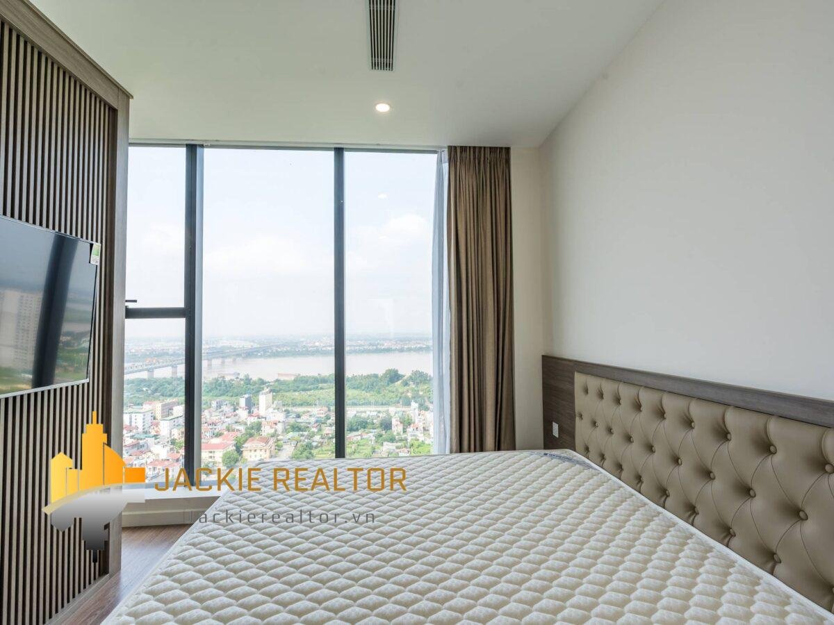 Big modern 3BRs Sunshine City apartment for rent overlooking Red River view (7)