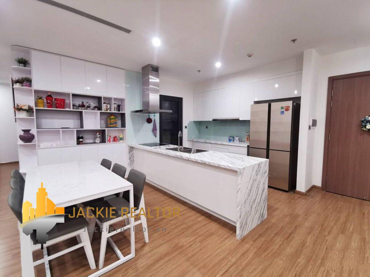 Charming 4BRs apartment for rent in Vinhomes Skylake (11)