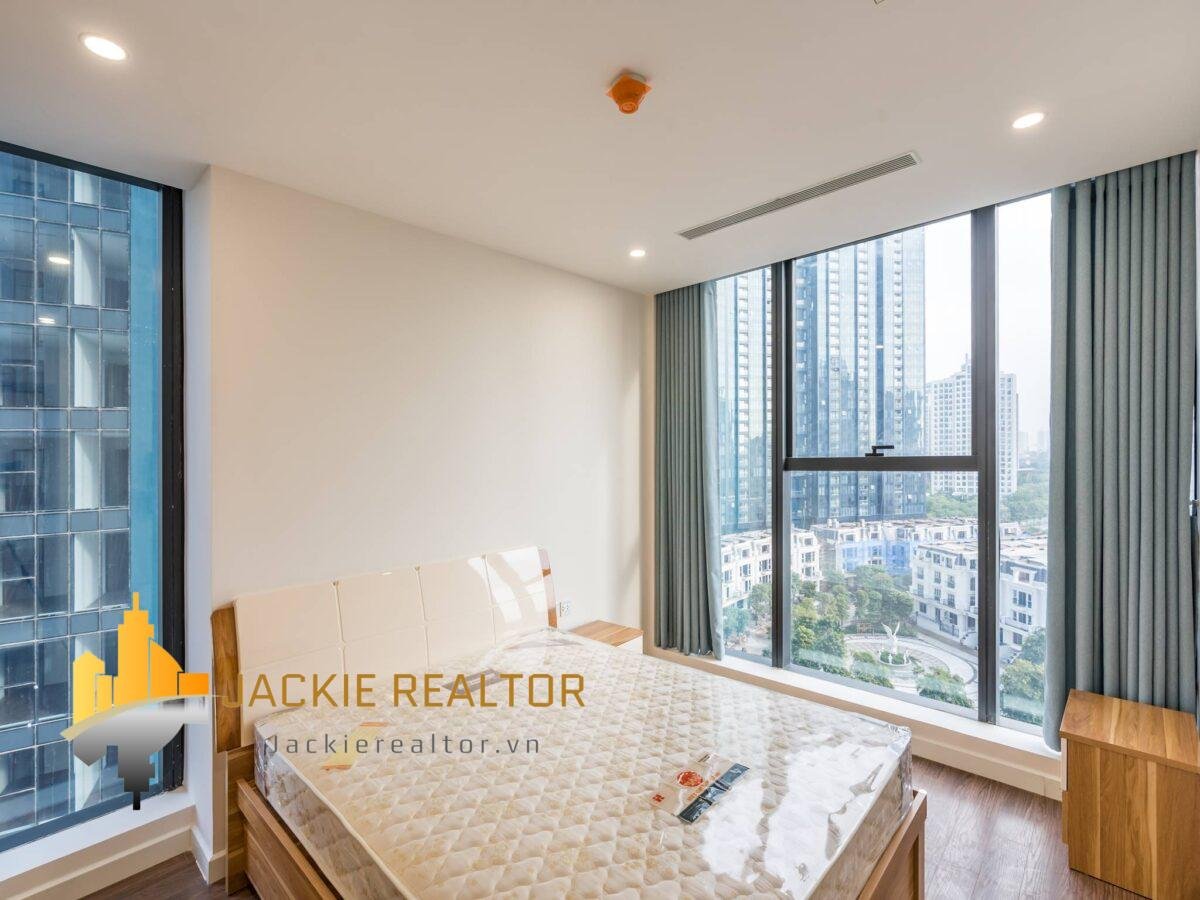 Enormous apartment for rent in Sunshine City - 3BRs 880USD (3)