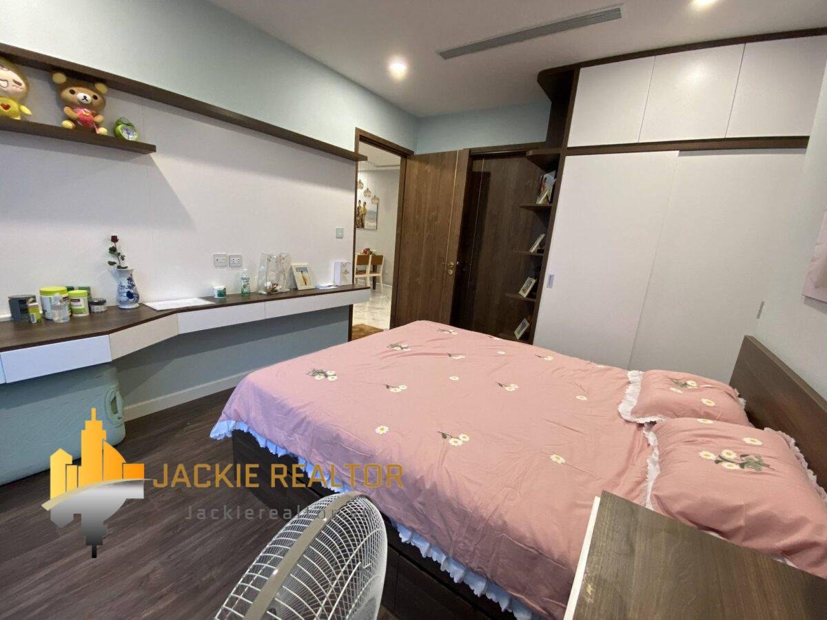 Outstanding apartment for rent in S4 Sunshine City (4)