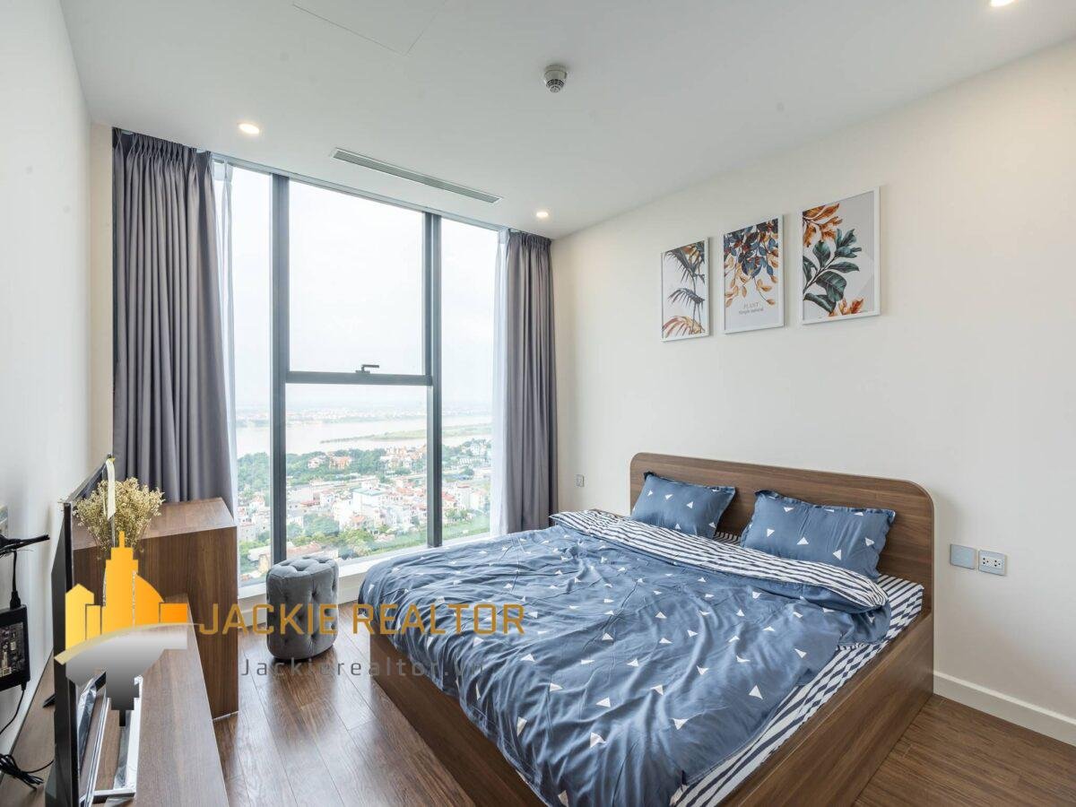 Spectacular Red river view apartment for rent in Sunshine City (1)