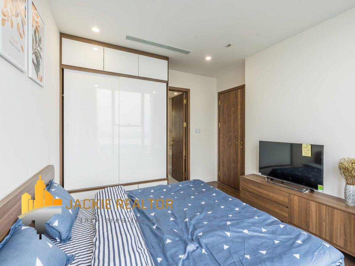 Spectacular Red river view apartment for rent in Sunshine City (3)